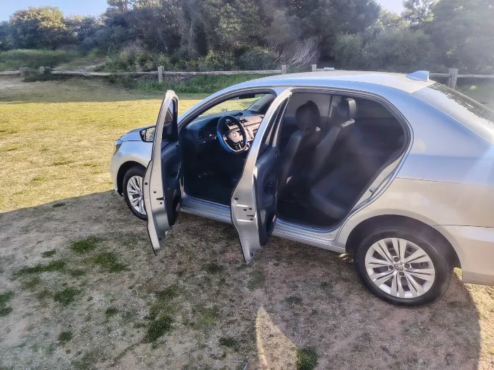 Volkswagen Gol Sedán Comfortline 2020 – Excelente Estado — foto 4